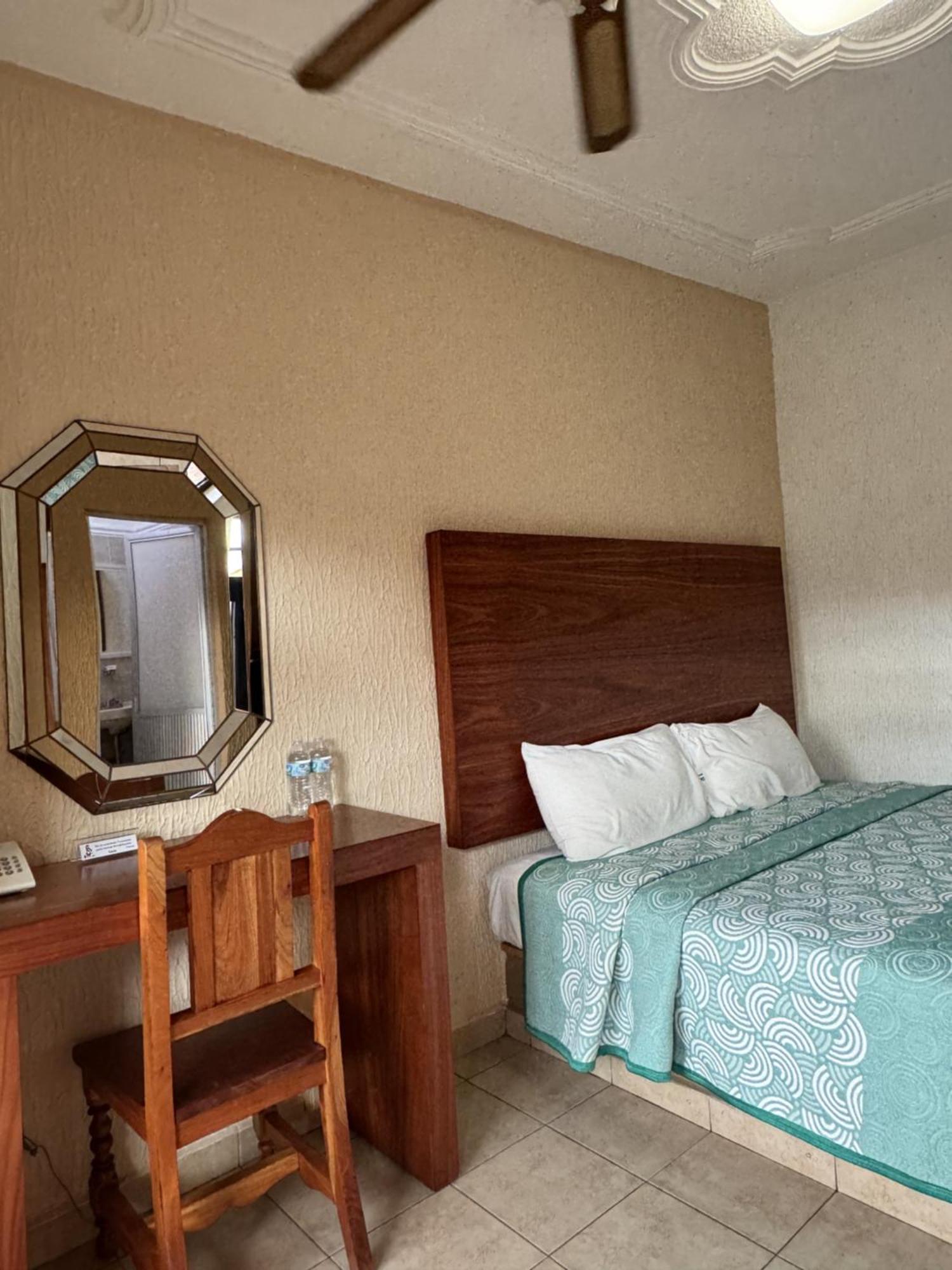 Hotel Las Fuentes ラゴス・デ・モレノ エクステリア 写真